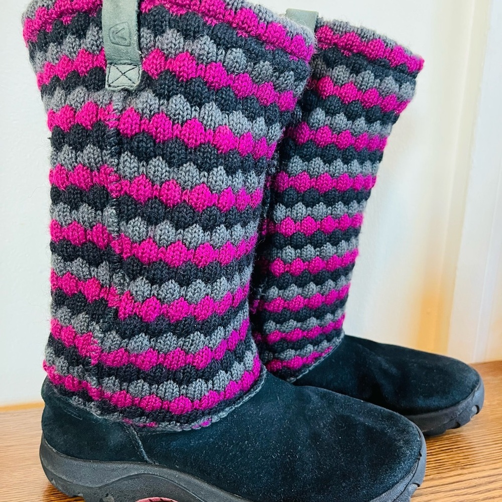 KEEN Black and Pink Boots Ripple Striped Knit Boots, Girls Sz 3